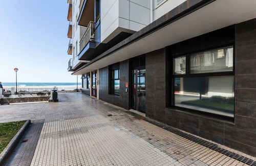 Zarautz Apartment | Experience DADA 2: Pet-Friendly Retreat with Ocean Views