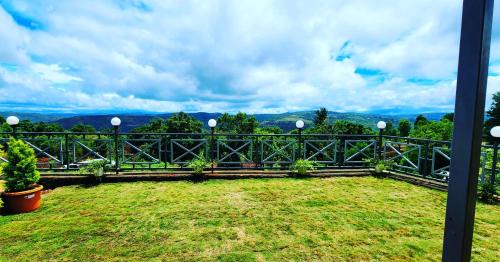 Panchgani House | Discover Dadaji Cottage: Family-Friendly Retreat with Dining