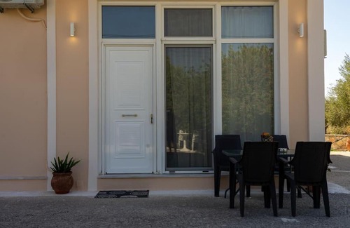 Agrilia Apartment | Unforgettable Stays at Dadee's Place - Pet & Child Friendly