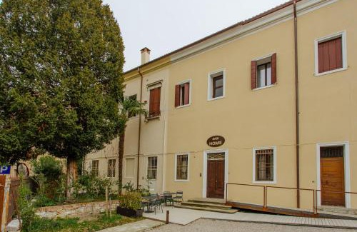 Historic Centre House | Cozy Dadi Home: Top Amenities & 9.2/10 Guest Rating