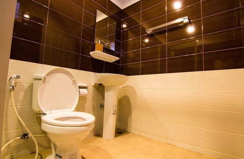 Bang Kra So Hotel | Welcoming Dae Ma Place: Family-Friendly and Accessible Stay