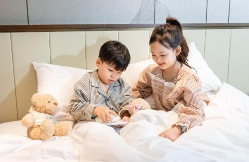 Sincheondong Hotel | Deluxe Daegu Marriott Hotel: Spa, Pool & Family Amenities