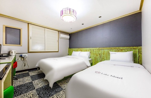 Jung-gu Hotel | Eco-Friendly Retreat at Daejeon Daesa Lake with Breakfast
