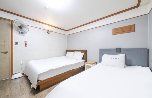 Daedeok-gu Hotel | Cozy Daejeon Shintanjin Valentine: Eco-Friendly Retreat