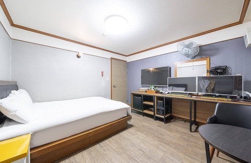 Daedeok-gu Hotel | Cozy Daejeon Shintanjin Valentine: Eco-Friendly Retreat