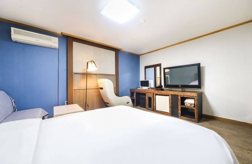 Daedeok-gu Hotel | Eco-Friendly Comfort at Daejeon Sintanjin Blue Hotel