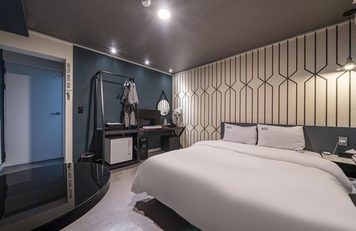 Dong-gu Hotel | Eco-Friendly Stay at Daejeon Yongjeon Hotel Box