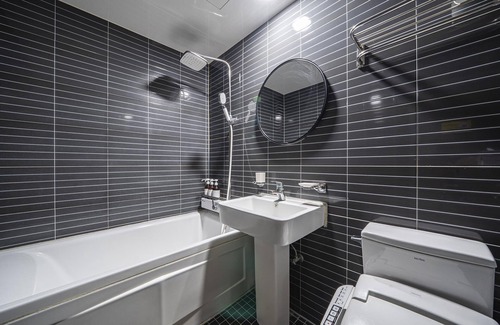 Dong-gu Hotel | Eco-Friendly Stay at Daejeon Yongjeon Hotel Box