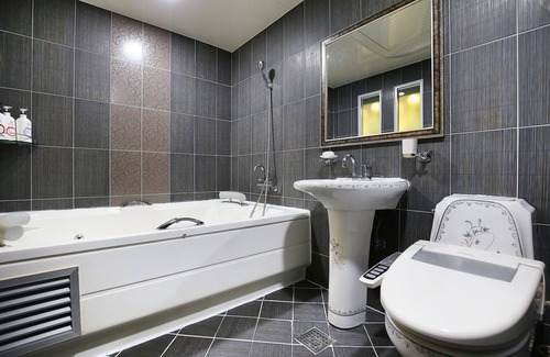 Dong-gu Hotel | Eco-Friendly Stay at Daejeon Yongjeon Piano with Breakfast
