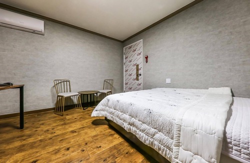 Jung-gu Hotel | Eco-Friendly Stay at Daejeon Yucheon Lucky - 10/10 Rated