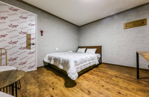 Jung-gu Hotel | Eco-Friendly Stay at Daejeon Yucheon Lucky - 10/10 Rated