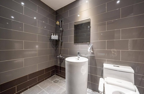 Bongmyeong-dong Hotel | Eco-Friendly Retreat at Daejeon Yuseong Hotel LOD 1