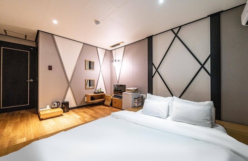 Bongmyeong-dong Hotel | Eco-Friendly Retreat at Daejeon Yuseong Hotel LOD 1
