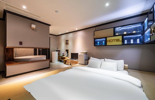 Bongmyeong-dong Hotel | Eco-Friendly Retreat at Daejeon Yuseong Hotel LOD 1