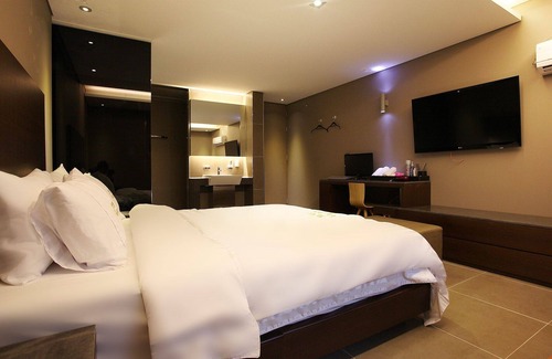 Bongmyeong-dong Hotel | Eco-Friendly Comfort at Daejeon Yuseong The Sharp Hotel