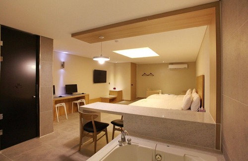 Bongmyeong-dong Hotel | Eco-Friendly Comfort at Daejeon Yuseong The Sharp Hotel