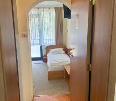 Peshtera Hotel | Guest Rated 9/10 at Daf Trans Hotel with Hot Tub & Dining
