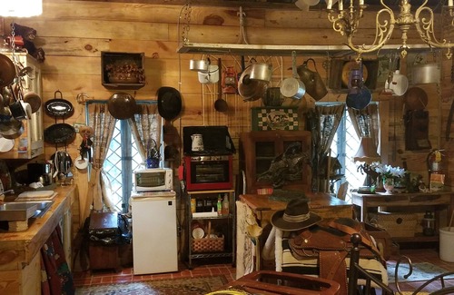 Monticello Bed & Breakfast | Experience Daffodale House B&B: 4-Star Comfort Awaits
