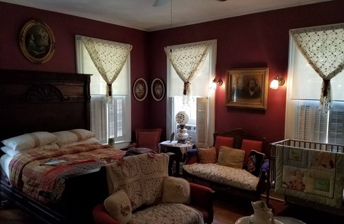 Monticello Bed & Breakfast | Experience Daffodale House B&B: 4-Star Comfort Awaits