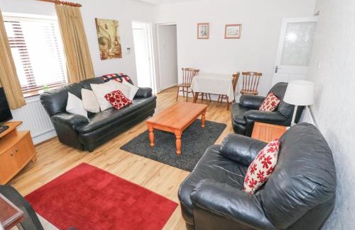 Grange House | Pet-Friendly Retreat at Daffodil Cottage - 4-Star Comfort