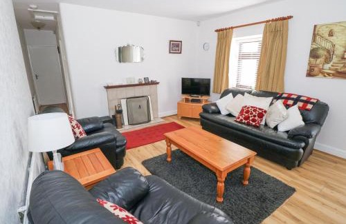 Grange House | Pet-Friendly Retreat at Daffodil Cottage - 4-Star Comfort