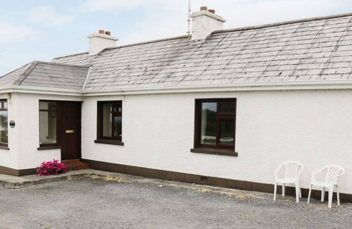 Grange Cottage | DAFFODIL COTTAGE, pet friendly in Grange, County Sligo