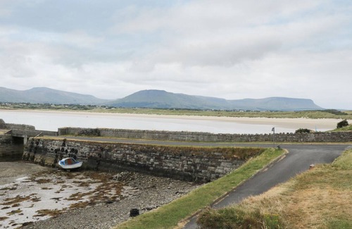 Grange Cottage | DAFFODIL COTTAGE, pet friendly in Grange, County Sligo