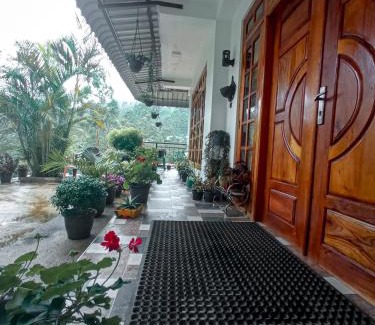 Nallathanniya House | Discover Daffodils Inn: Rated 10/10 with Family Amenities