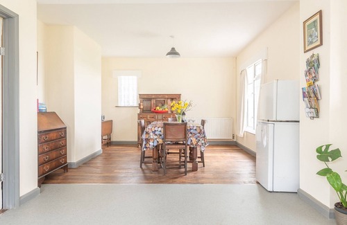 Wadebridge Cottage | Idyllic Daffy Down Dilly in Wadebridge with Scenic Views