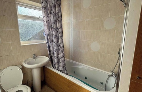 Dagenham House | Dagenham - Stay 5 - Garden - Parking - Petfriendly