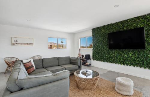 Landers House | Experience Dagger Tree Oasis: 4-Star Retreat with Pool