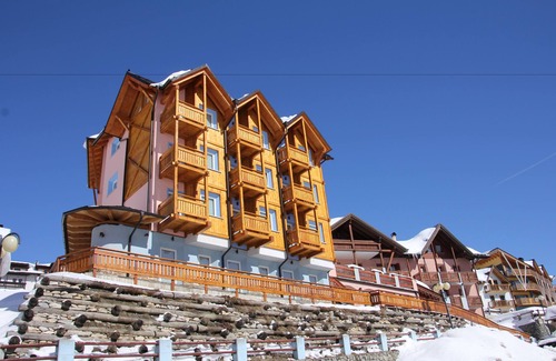Passo del Tonale House | Enjoy a Relaxing Stay at Dahù Hotel Residence with Pool & Spa