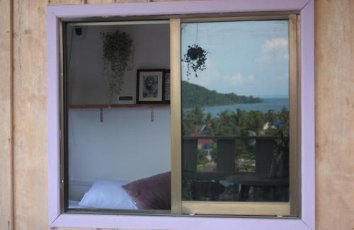 Koh Rong Sanloem House | DAHLIA Guesthouse: Oceanfront Retreat with Top Amenities