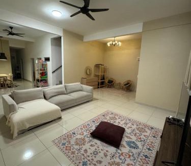 Jitra House | Family-Friendly DAHLIA Homestay for Memorable Getaways