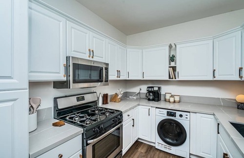 Coronado House | Oceanfront 1BD/1BA Gem Steps from Dining & Shops