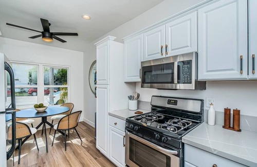 Coronado House | Oceanfront 1BD/1BA Gem Steps from Dining & Shops