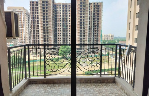 Gomti Nagar Apartment | Dahlias : A perfect studio with every facility