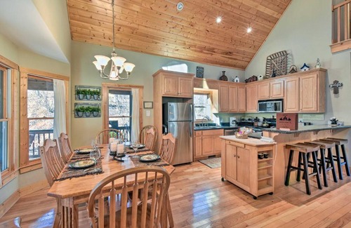Dahlonega House | Cozy Dahlonega Cabin with Hot Tub, Near Downtown Fun!