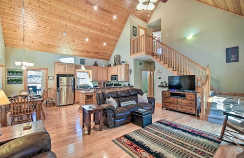 Dahlonega House | Cozy Dahlonega Cabin with Hot Tub, Near Downtown Fun!