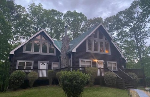 Dahlonega Cabin | Idyllic Dahlonega Wine Country Cabin with Pet-Friendly Perks