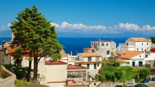 Pontone House | Unforgettable Dai Nonni Seaview with Rooftop Terrace