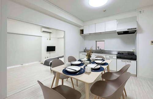 Hiroshima City Centre Apartment | Dai3kuboi - 3 BR Near Peace Park for 9 ppl