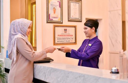 Padang Hotel | Discover Daima Hotel Padang: Family-Friendly with Pool & Spa
