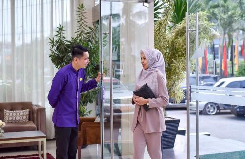 Padang Hotel | Discover Daima Hotel Padang: Family-Friendly with Pool & Spa