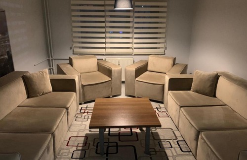 Kucukcekmece Apartment | Family-Friendly Daire with Pet Accessibility Awaits You