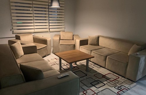Kucukcekmece Apartment | Family-Friendly Daire with Pet Accessibility Awaits You