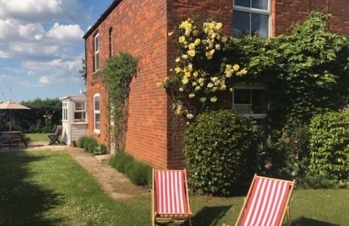 Sea Palling Cottage | Cozy Dairy Barns Holiday Cottages with Oceanfront Views