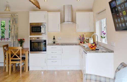 Bodmin House | Welcoming Dairy Cottage: 4-Star with Family-Friendly Comfort