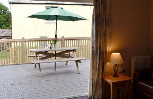 Bodmin House | Welcoming Dairy Cottage: 4-Star with Family-Friendly Comfort
