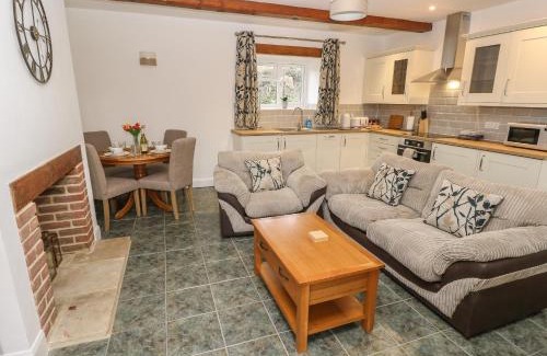 Newport House | Family-Friendly Dairy Cottage - 4 Star, Guest Rated 10/10